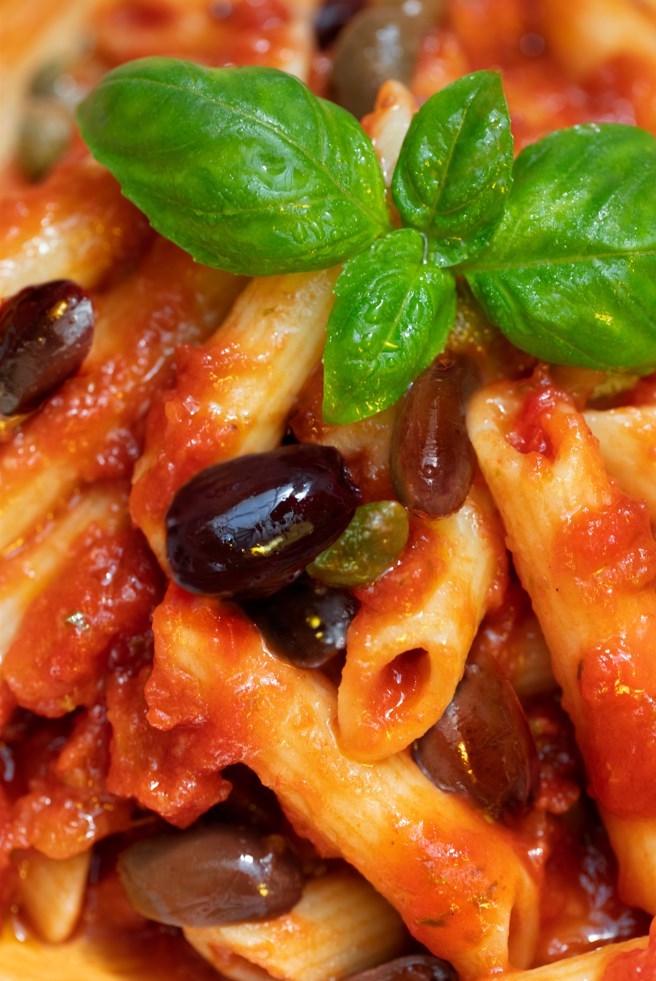 Puttanesca - Tomates fraîches et olives entières - 290G